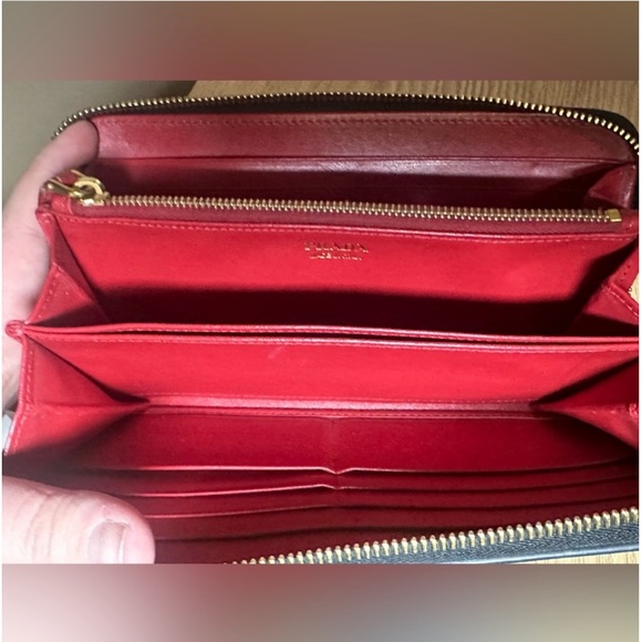 PRADA full size Zippy wallet black saffiano leather - Picture 7 of 10